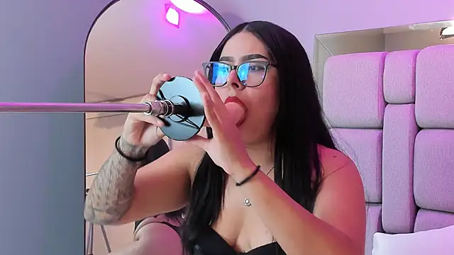 Amy whittee online show from November 2025 07:49:02 PM