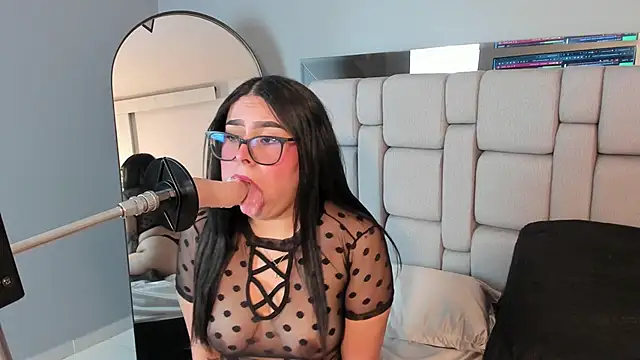 Amy whittee online show from December 2025 07:19:02 PM