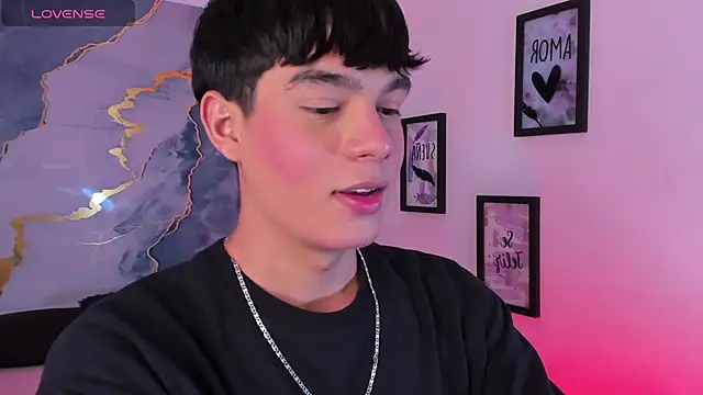 Isaac Kurtt online show from December 2025 07:53:02 PM