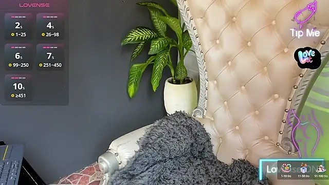 Snapshot of Emmafranco chatting on November 2025 02:50:02 PM Emmafranco online show from November 2025 02:50:02 PM