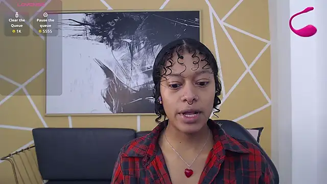 Agatha Amaya online show from November 2025 01:11:01 PM