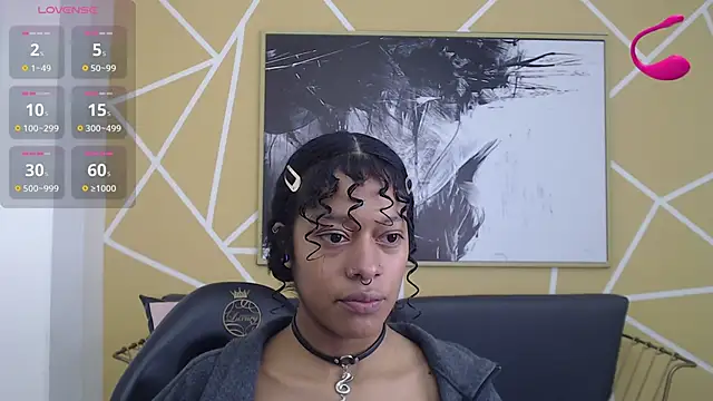 Agatha Amaya online show from November 2025 01:11:02 PM