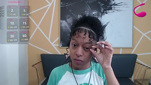 Agatha Amaya online show from November 2025 01:25:02 PM