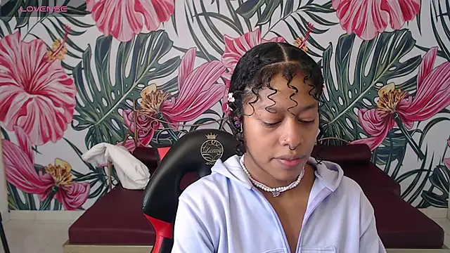 Agatha Amaya online show from November 2025 01:26:02 PM