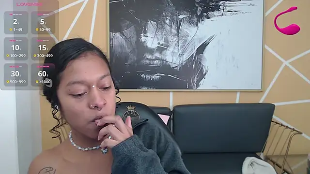 Agatha Amaya online show from December 2025 01:17:04 PM