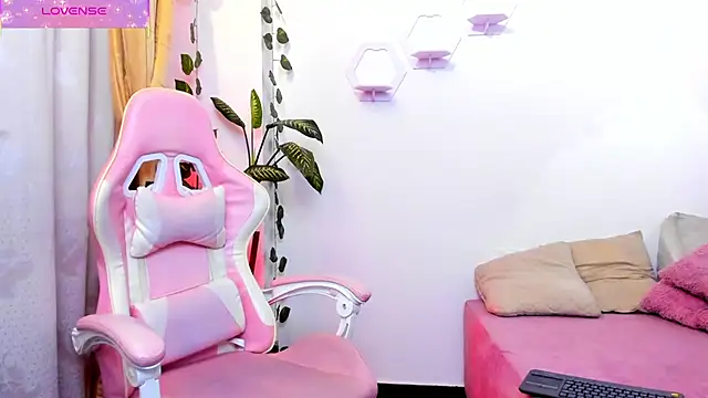 Isabella7   online show from November 2025 01:10:02 PM