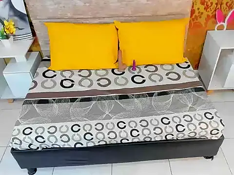 Yineth Hot online show from November 2025 09:14:02 PM