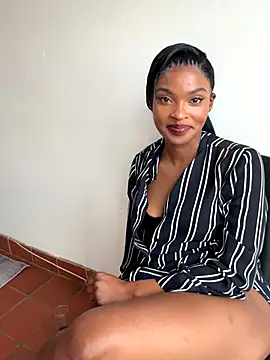 Snapshot of NiaLong21_ chatting on November 2025 03:56:01 PM NiaLong21 online show from November 2025 03:56:01 PM