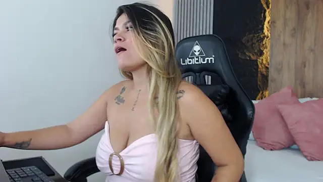 yesenia villan online show from February 2026 12:33:01 PM