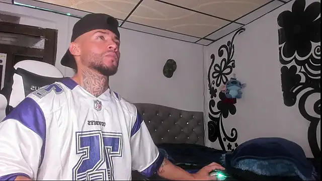 Snapshot of couple-hothot chatting on November 2025 09:26:01 PM couple-hothot online show from November 2025 09:26:01 PM