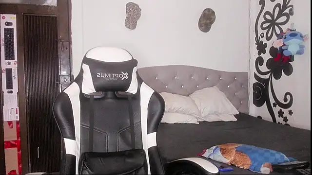 Snapshot of couple-hothot chatting on November 2025 10:31:02 PM couple-hothot online show from November 2025 10:31:02 PM