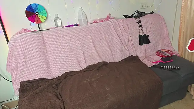 JadeStarUK online show from November 2025 01:57:02 PM