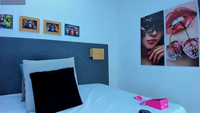 Andhrea Vale online show from April 2026 12:19:02 PM