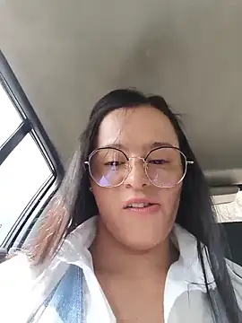 Snapshot of ALEJA__22 chatting on May 2026 06:56:02 PM ALEJA 22 online show from May 2026 06:56:02 PM
