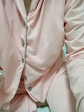 Snapshot of L199405 chatting on November 2025 01:05:01 AM L199405 online show from November 2025 01:05:01 AM