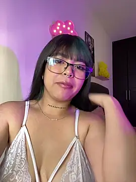 Snapshot of VIOLET_EF chatting on November 2025 07:01:02 PM VIOLET EF online show from November 2025 07:01:02 PM