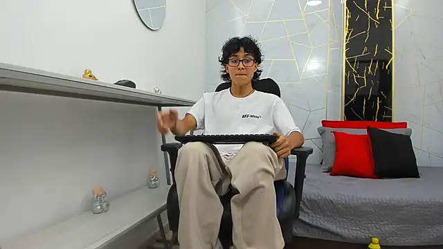 Snapshot of Zoro_V chatting on November 2025 07:58:01 PM Zoro V online show from November 2025 07:58:01 PM