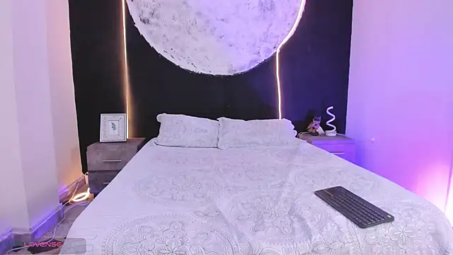 Snapshot of ZarinaWynne chatting on November 2025 08:25:02 PM ZarinaWynne online show from November 2025 08:25:02 PM