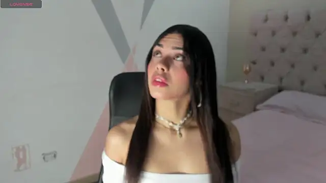 Snapshot of ZarinaWynne chatting on May 2026 02:24:02 PM ZarinaWynne online show from May 2026 02:24:02 PM