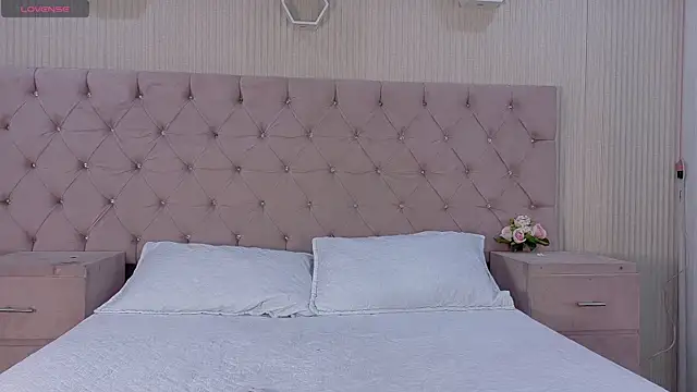 Snapshot of ZarinaWynne chatting on July 2026 01:24:02 PM ZarinaWynne online show from July 2026 01:24:02 PM