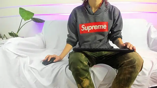 AliceMadnes online show from March 2026 12:32:01 PM