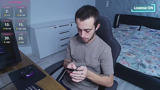 adamrayn online show from November 2025 09:53:01 AM