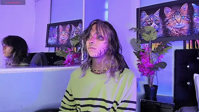 luxiel  online show from November 2025 10:23:02 PM