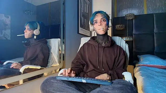 luxiel  online show from April 2026 09:01:02 PM