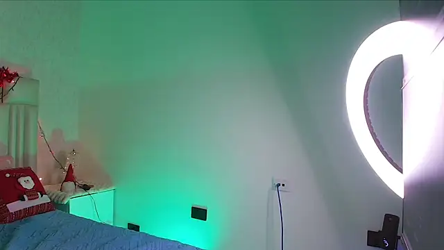 alanarose18 online show from December 2025 07:08:02 PM