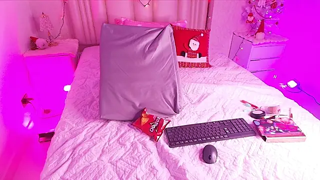 alanarose18 online show from December 2025 07:32:01 PM