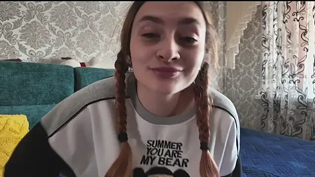 Snapshot of SweetLiaison chatting on March 2026 11:27:01 AM SweetLiaison online show from March 2026 11:27:01 AM