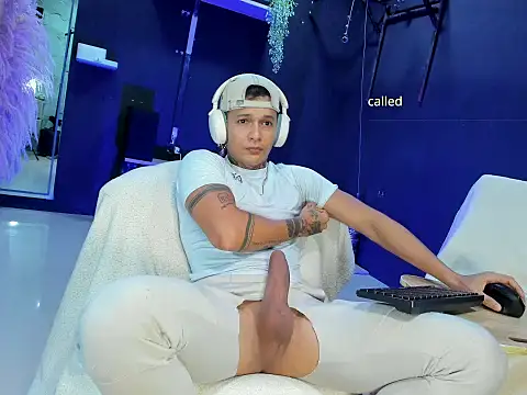 Snapshot of strong_dick7in chatting on May 2026 10:37:02 PM strong dick7in online show from May 2026 10:37:02 PM