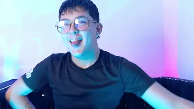 Snapshot of Valentin_X chatting on November 2025 04:04:01 AM Valentin X online show from November 2025 04:04:01 AM