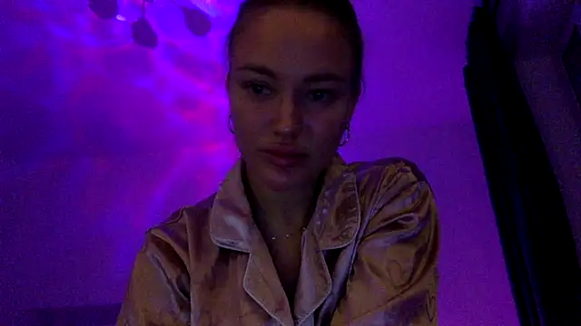 Snapshot of ToriLori chatting on November 2025 06:29:01 PM ToriLori online show from November 2025 06:29:01 PM