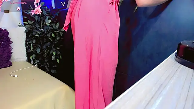 AnnaRouseQueen online show from April 2026 08:17:01 PM