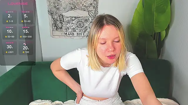 Monisees online show from December 2025 02:17:02 AM