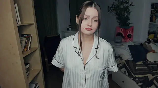 Snapshot of RosseLavish chatting on November 2025 08:14:01 AM RosseLavish online show from November 2025 08:14:01 AM