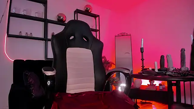 Snapshot of Halley_Ravenn chatting on March 2026 08:31:01 PM Halley Ravenn online show from March 2026 08:31:01 PM