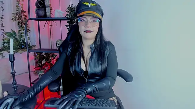 Halley Ravenn online show from May 2026 09:22:02 PM