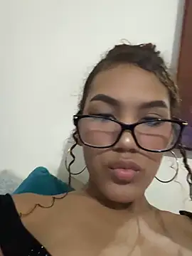 luciagray1 online show from April 2026 12:22:01 AM