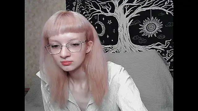 LixLee online show from November 2025 09:13:02 PM