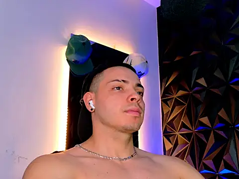 Maxwell Dupont online show from November 2025 08:41:02 PM