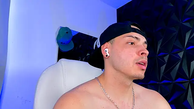 Maxwell Dupont online show from November 2025 07:16:02 PM