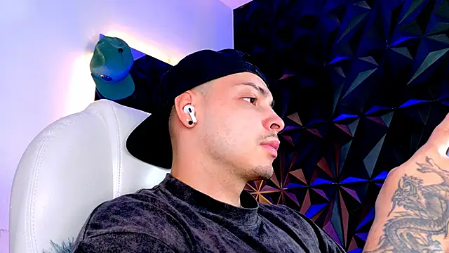 Maxwell Dupont online show from December 2025 09:10:02 PM