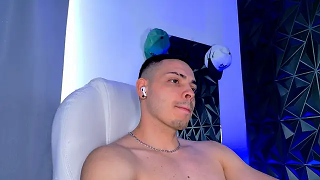 Maxwell Dupont online show from December 2025 07:07:01 PM