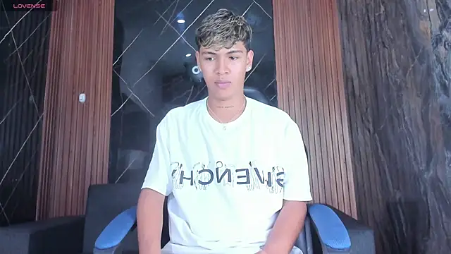 Timmy Kiing  online show from November 2025 08:33:02 PM