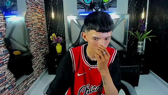 Snapshot of Arthur_Loui chatting on November 2025 07:56:02 PM Arthur Loui online show from November 2025 07:56:02 PM