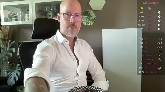 Snapshot of the_new_fit_rubinho chatting on May 2026 07:48:01 AM the new fit rubinho online show from May 2026 07:48:01 AM