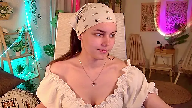 Snapshot of FrancescaCavaliere chatting on May 2026 09:17:02 AM FrancescaCavaliere online show from May 2026 09:17:02 AM
