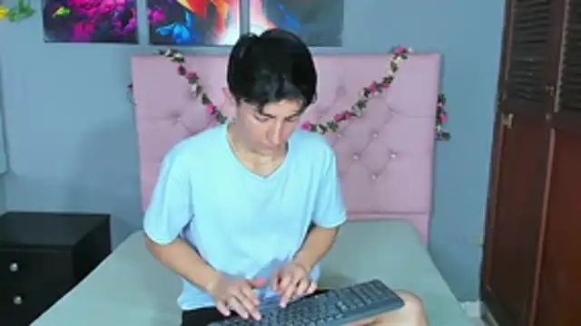 ElanGiraldo online show from December 2025 10:27:02 PM